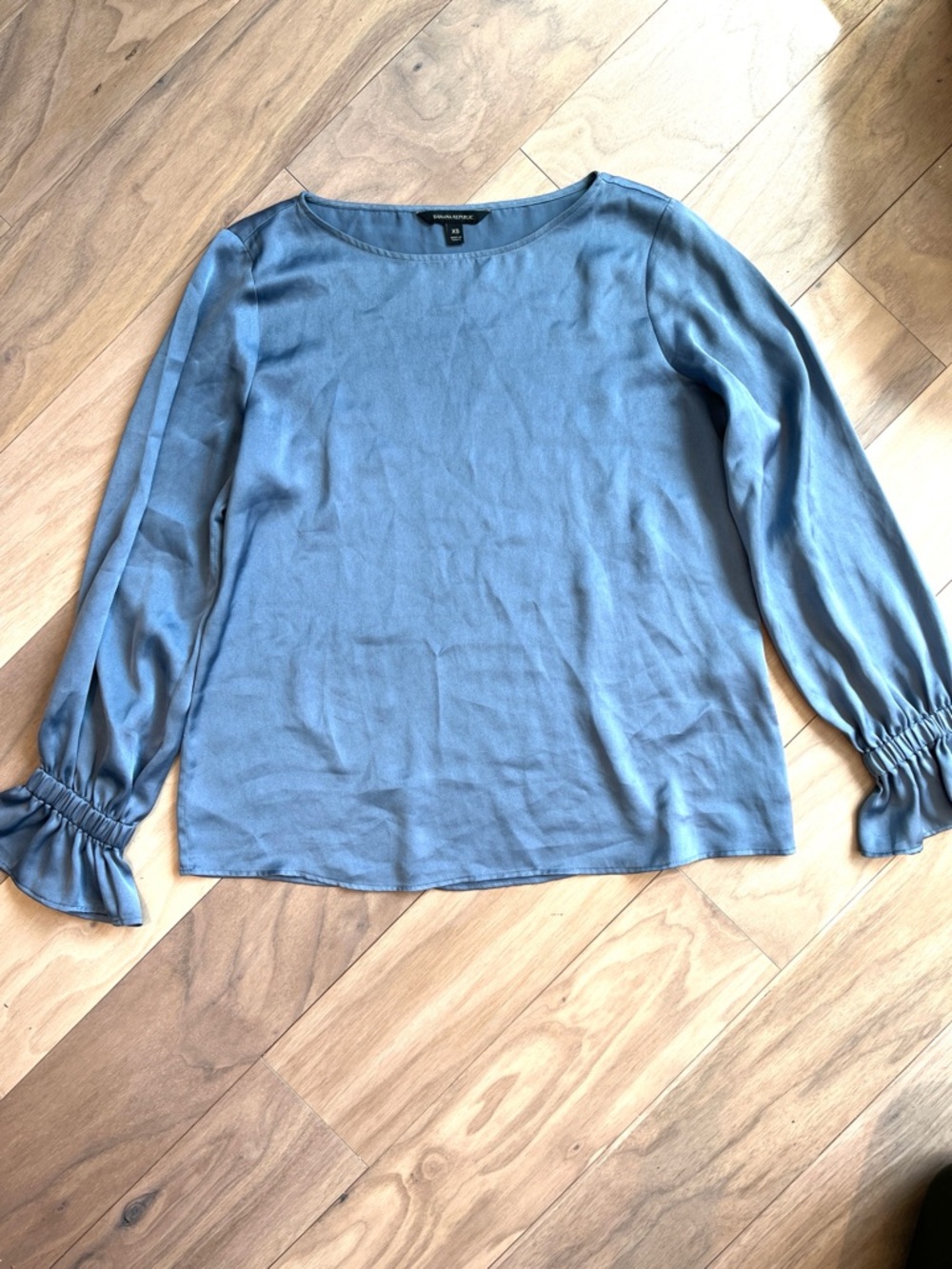 Banana Republic Dusty Blue Long Sleeve Ruffle Cuff Blouse Silky Drapey Size XS